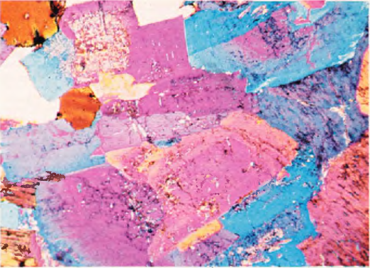 ışığın pembe granit üstünde parlama etkisi