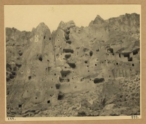 Kapadokya'da İnsanlar Evlerini Kayalara oymuşlardır