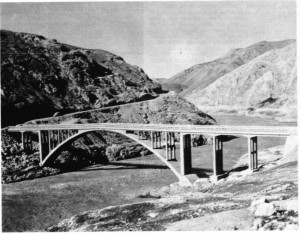 Malatya dolaylarında, Fırat ırmağı üstünde bir köprü.