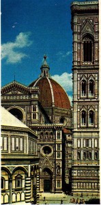 Floransa'mn en ünlü mimarlık yapıtları: Roman üslubundaki vaftizhane (solda); 1296 -1436 arasında yapılan Santa Maria del Fiore katedrali (ortada); Giotto ’nun çan kulesi (1334-1337) [sağda]. Bu üç yapı beyaz, yeşil kırmızı mermerlerle kaplıdır