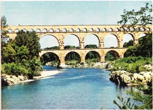 İ.S. I. yy'ın ikinci yarısında Romalılar tarafından yapılan Gard köprüsü.