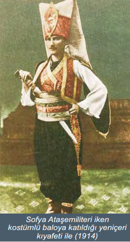 atatürk yeniçeri kostümü ile
