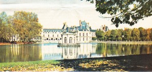 Yapımına François I döneminde başlanan ve Fransa'nın en güzel krallık saraylarından biri olan Fontainebleau şatosu.