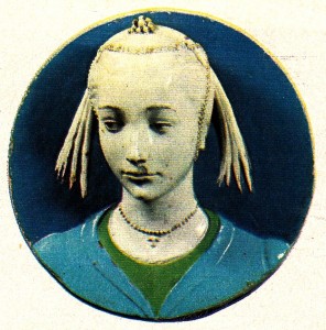 Sırlı pişmiş topraktan bir genç kız başı heykeli (Andrea della Robbia’nın yapıtı; Floransa, Bargeİlo Müzesi).