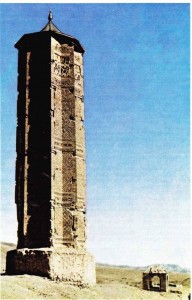 Gazneliler döneminden kalma bir anıt (Gazne, Afganistan).