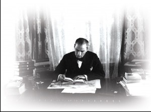 atatürk çalışma masasında