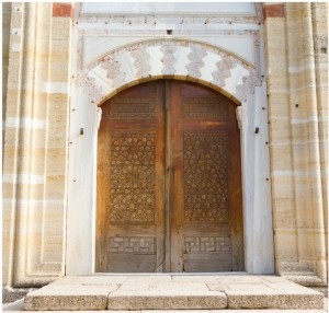 ahşap süslemeciliği cami kapısı